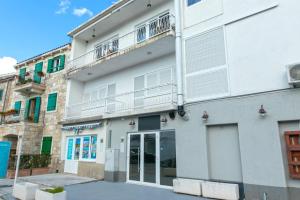 Apartments by the sea Brela, Makarska - 20679 