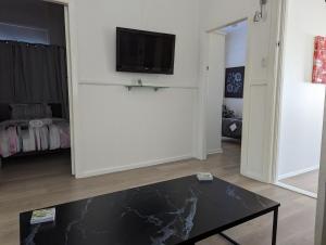 Waterside Retreat at Blacksmiths Beach - Swansea Channel