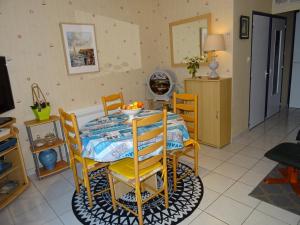 Appartements Rez-de-Jardin T3/4 avec Jardin, Parking Prive - Proche Plage et Centre-ville - FR-1-92-910 : photos des chambres