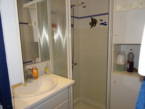 Appartements Rez-de-Jardin T3/4 avec Jardin, Parking Prive - Proche Plage et Centre-ville - FR-1-92-910 : photos des chambres