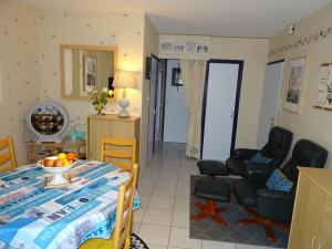 Appartements Rez-de-Jardin T3/4 avec Jardin, Parking Prive - Proche Plage et Centre-ville - FR-1-92-910 : photos des chambres