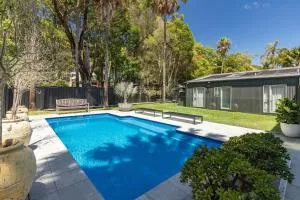 The Black Beach House - Tiona