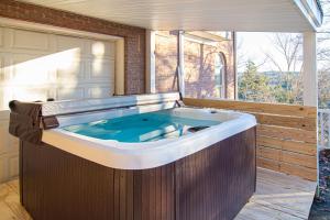 MAJESTIC MOUNTAIN MANOR- Spectacular Mtn & River VIEWS, 5bed 4ba,Resort amenities
