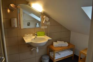 Hotels Hotel La Porte Saint Pierre-Logis Hotel Intra Muros : photos des chambres