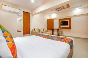 FabExpress Alive - Nr Juhu Beach