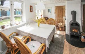 2 Bedroom Awesome Home In Samsø