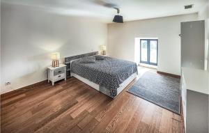 Maisons de vacances Awesome Home In Laurens With Kitchen : photos des chambres