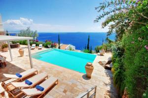 4-Bedroom Villa with Sea View and Private Pool