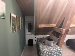 B&B / Chambres d'hotes Refuges sous les toits : Chambre Triple avec Douche