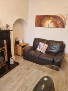 Cottage 5 minutes walk to river and town centre