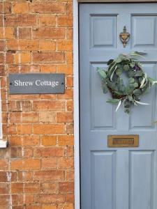 Cottage 5 minutes walk to river and town centre