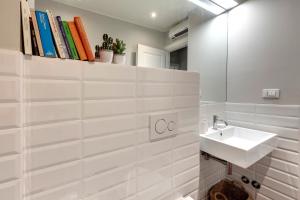 Cloe Apartment by Mamo Florence