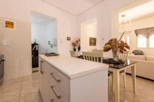 Gogos Cosy Beach House