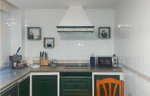 Beautiful Apartment In Moaña With Wifi