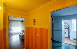 Beautiful Apartment In Moaña With Wifi