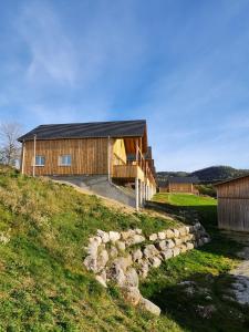 Chalets Gites Jura Sud : photos des chambres