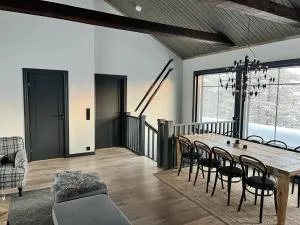 Porthos Ski-in Lodge with private hot tub and sauna in Lapland - Kiemunkivaara