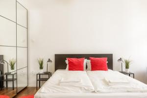 Red Dot Two - new unit in the heart of Party Town