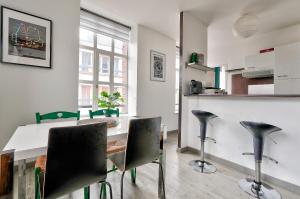 Appartements Superbe appartement spacieux au Vieux-Lille : photos des chambres