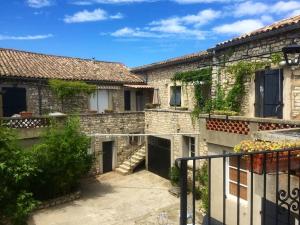 Maisons de vacances Propriete de 2 chambres avec piscine partagee jardin clos et wifi a Orgnac l'Aven : photos des chambres