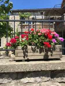 Maisons de vacances Propriete de 2 chambres avec piscine partagee jardin clos et wifi a Orgnac l'Aven : photos des chambres