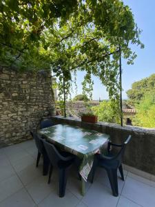 Maisons de vacances Propriete de 2 chambres avec piscine partagee jardin clos et wifi a Orgnac l'Aven : photos des chambres