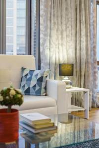 Contemporary & Roomy 2BR with Burj Khalifa view