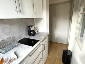 Appartements Studio lumineux avec balcon et ascenseur au coeur d'Aix-les-Bains - Ideal 1-2 personnes - FR-1-555-84 : photos des chambres