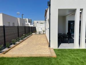 Villa neuve 5 Etoiles avec piscine chauffée, à 900m des plages