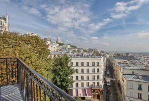 Hotels Timhotel Montmartre : Chambre Triple - Vue sur Paris