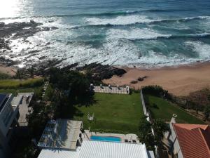 Four Bedroom Main plus 2 Bedroom Cottage Ballito Beachfront KTL1