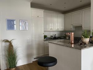 Villa Seeblick Warnemünde - Fewo mit Meerblick und Balkon direkt am Strand für 2-4 Pers