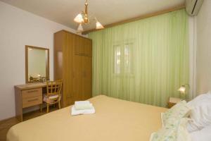 Apartment in Bol with sea view, terrace, air conditioning, WiFi 5121-3