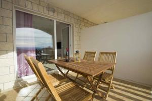 Apartment in Bol with sea view, terrace, air conditioning, WiFi 5121-4