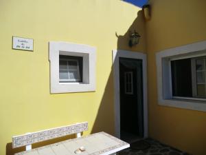 Apartment with Garden View room in Monte dos Avós