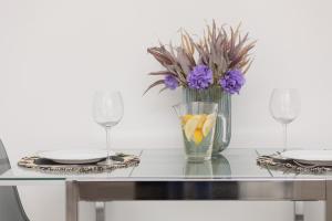 Mokotów Bernardyńska Apartment with Balcony by Noclegi Renters