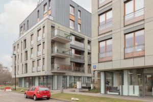 Mokotów Bernardyńska Apartment with Balcony by Noclegi Renters