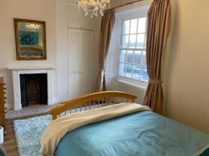 The Old Barn Marlborough, spacious grade 2 listed with parking