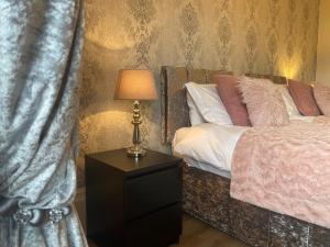 The Old Barn Marlborough, spacious grade 2 listed with parking