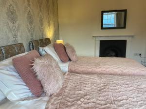 The Old Barn Marlborough, spacious grade 2 listed with parking