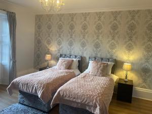 The Old Barn Marlborough, spacious grade 2 listed with parking