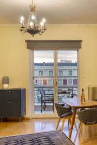 Valaoritou 6os - An aristocratic 1 BR in the hear