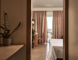 Superior double or  twin with balcony  CityView room in Strada Marina