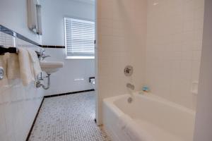 Double Room with Extra Bed room in Empress Motel