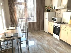 Комфортна квартира. Поруч парк - 3hvězdičkové hotely ve městě Ternopil