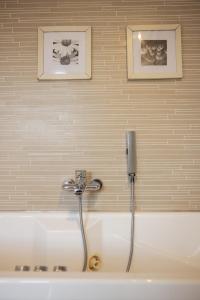 Deluxe Double Room with Side Sea View