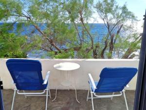 Floras Charming Waterfront Villa