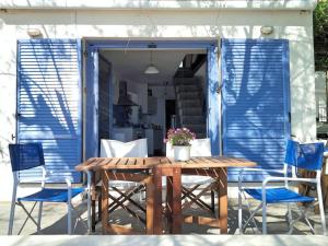 Floras Charming Waterfront Villa