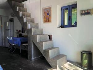 Floras Charming Waterfront Villa