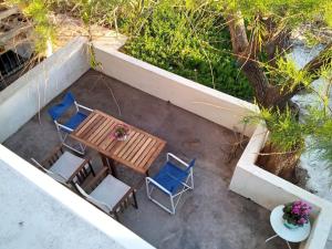 Floras Charming Waterfront Villa